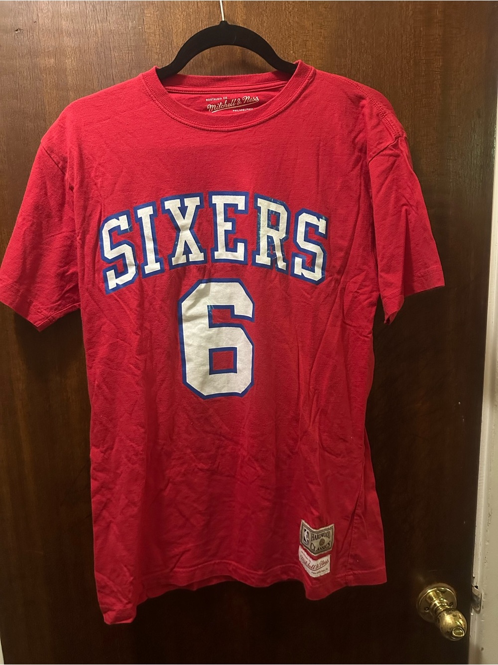 Mitchell & Ness Red Sixers #6 Julius Erving Graphic Tee 76ers NBA Philly